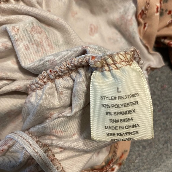 NEW🔸 Floral Shirt - Picture 4 of 5